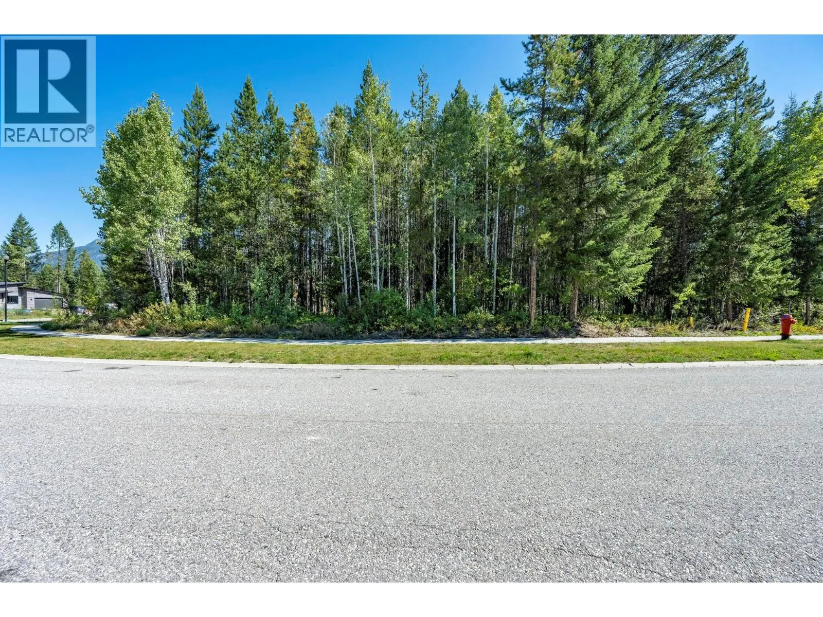 1528 Quartz Crescent