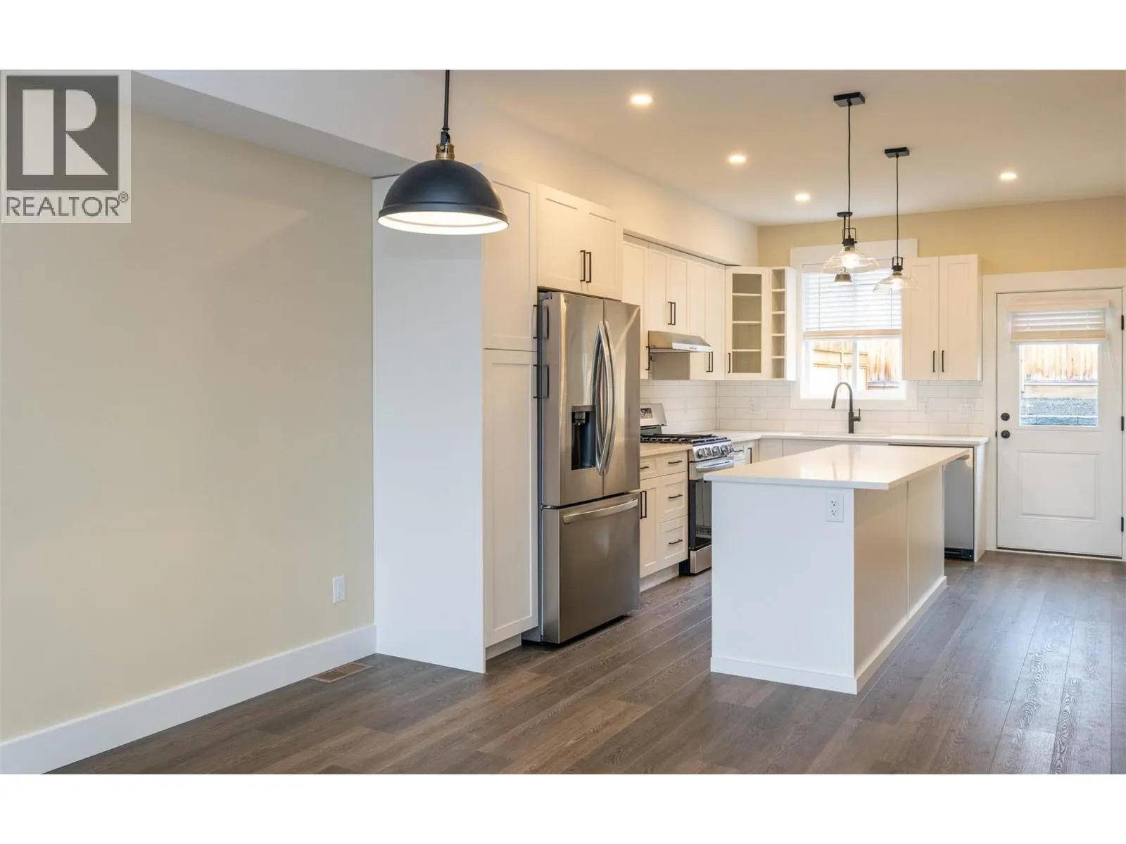 1910 11 Avenue NE Unit# 4