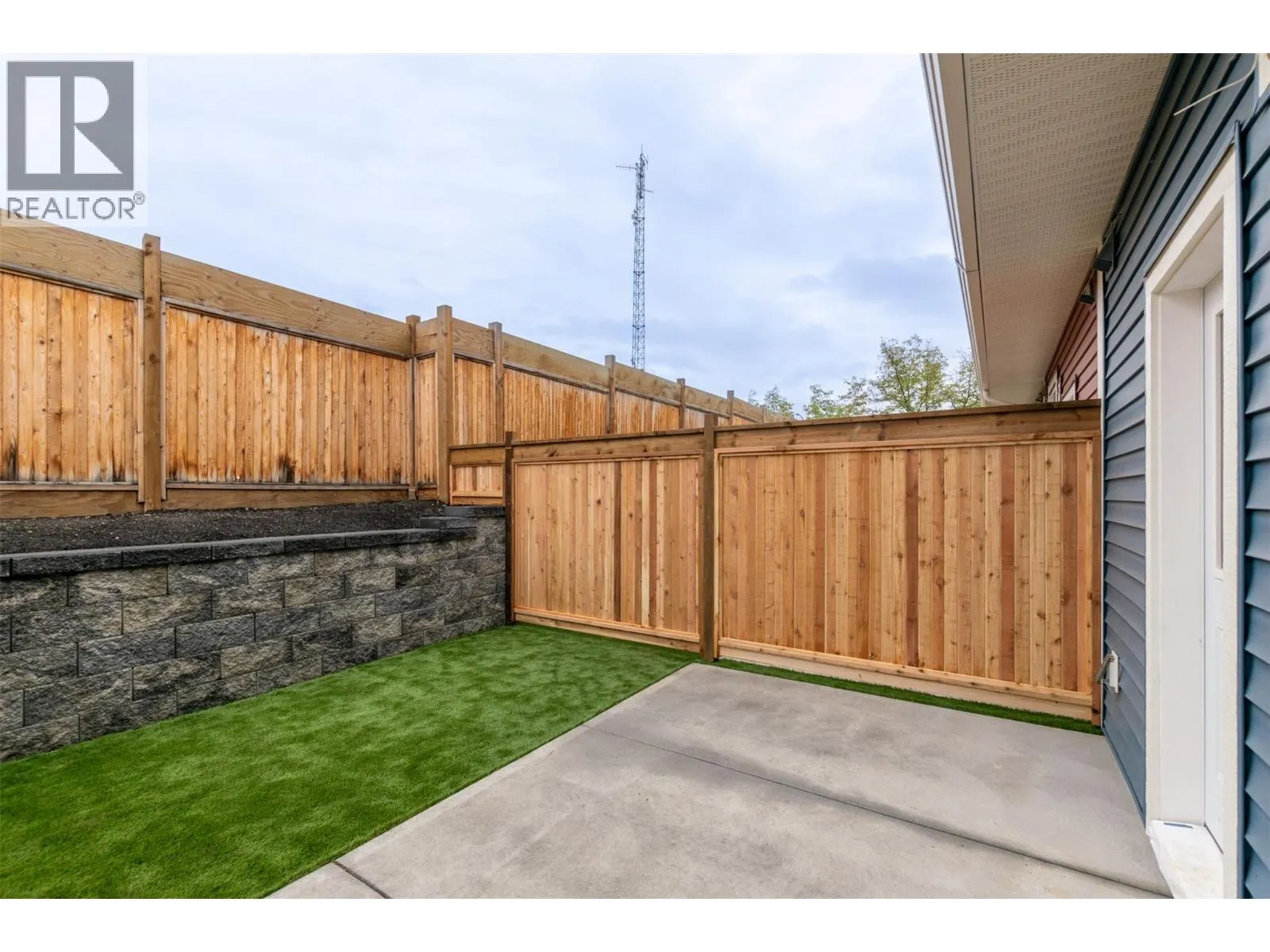 1910 11 Avenue NE Unit# 4