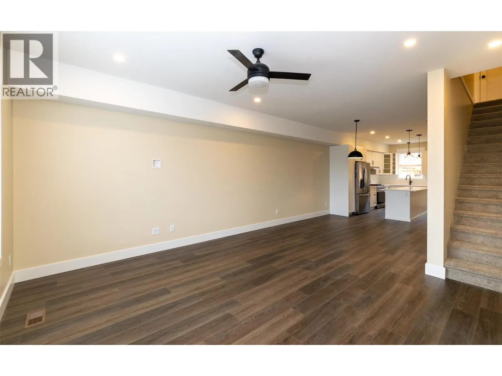 1910 11 Avenue NE Unit# 4
