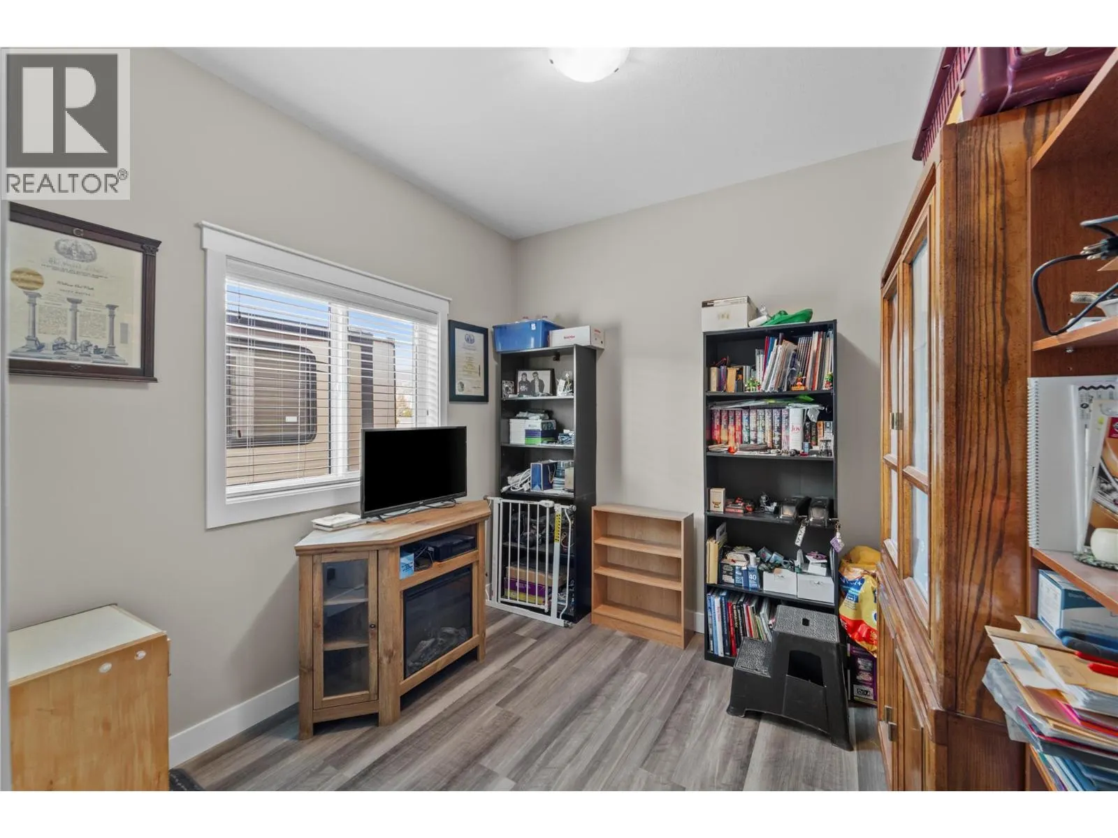 2569 spring bank Avenue