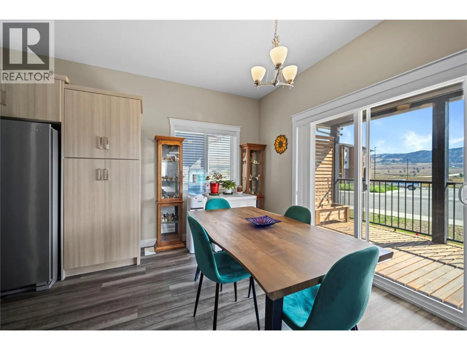 2569 spring bank Avenue