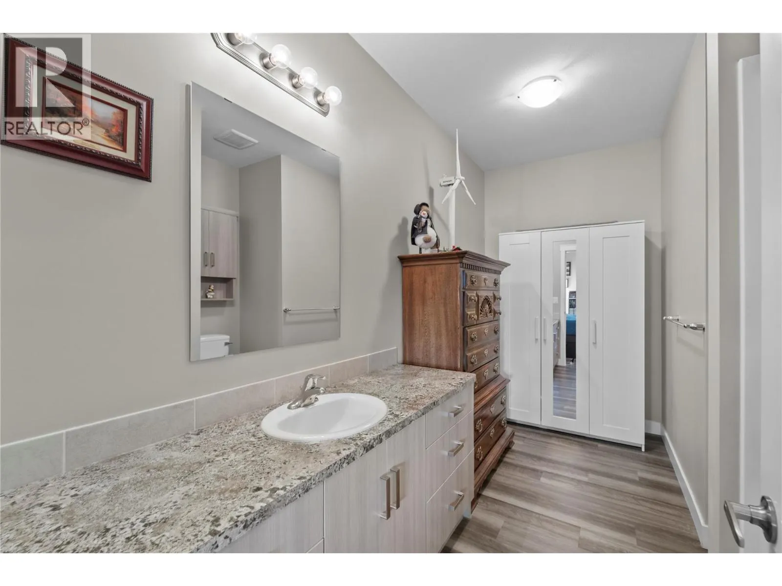 2569 spring bank Avenue