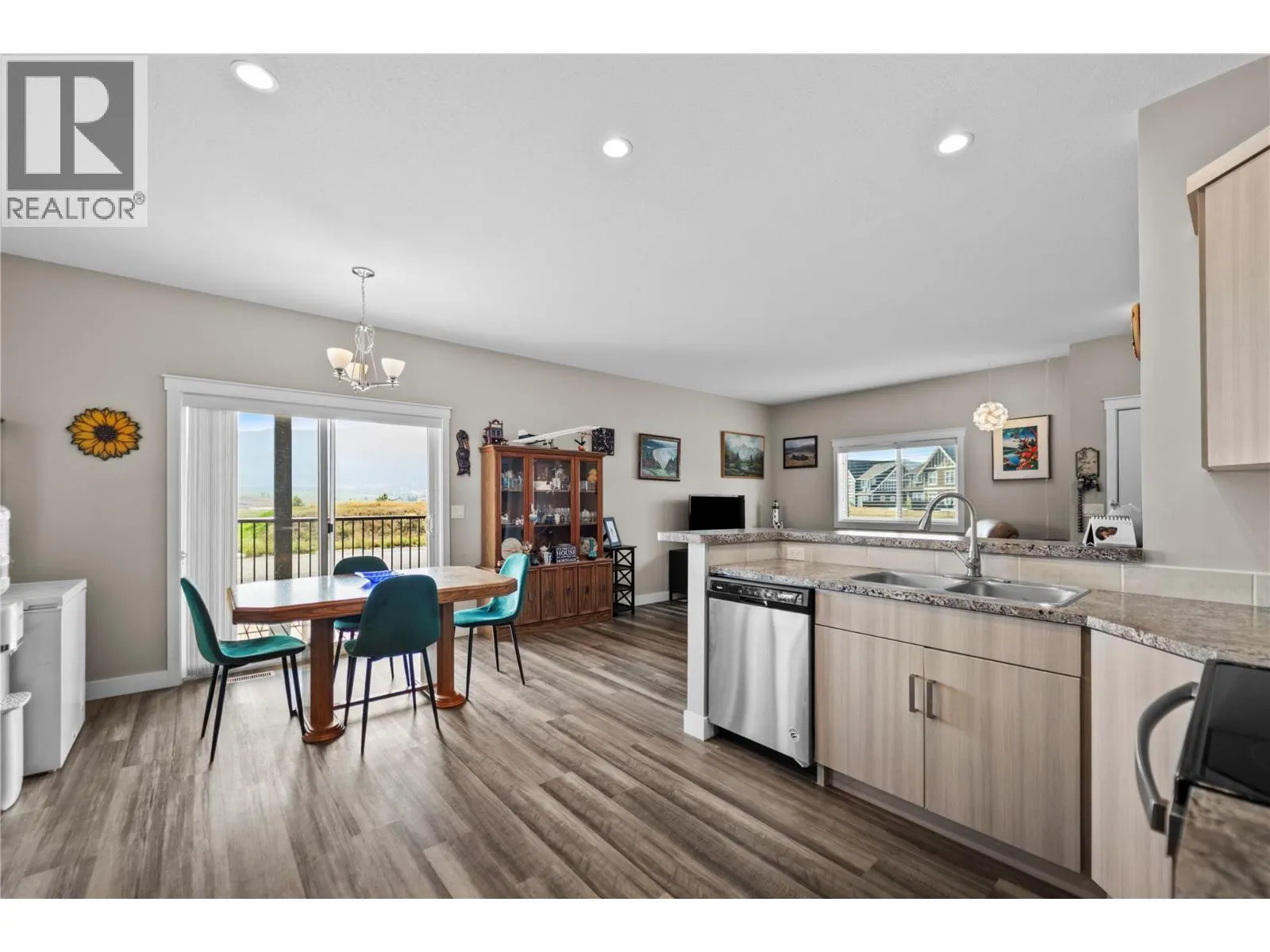 2569 spring bank Avenue