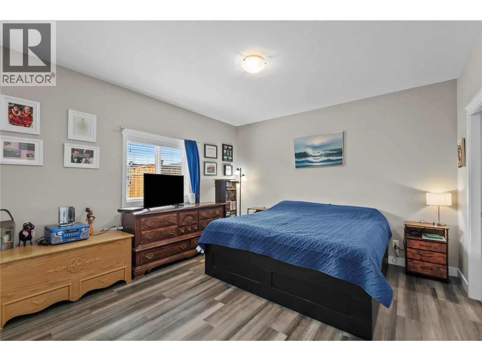 2569 spring bank Avenue