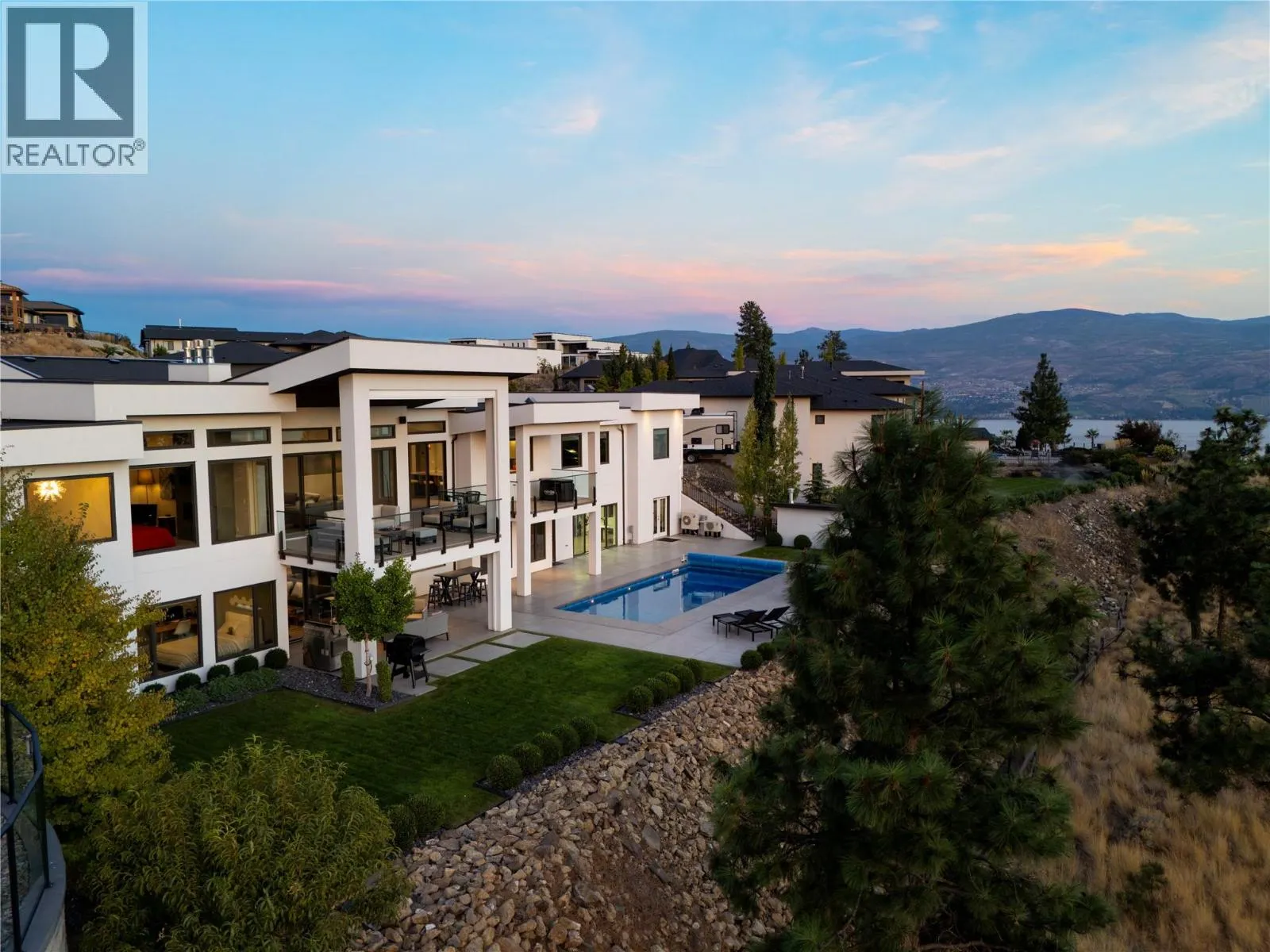 3301 Vineyard View Drive
