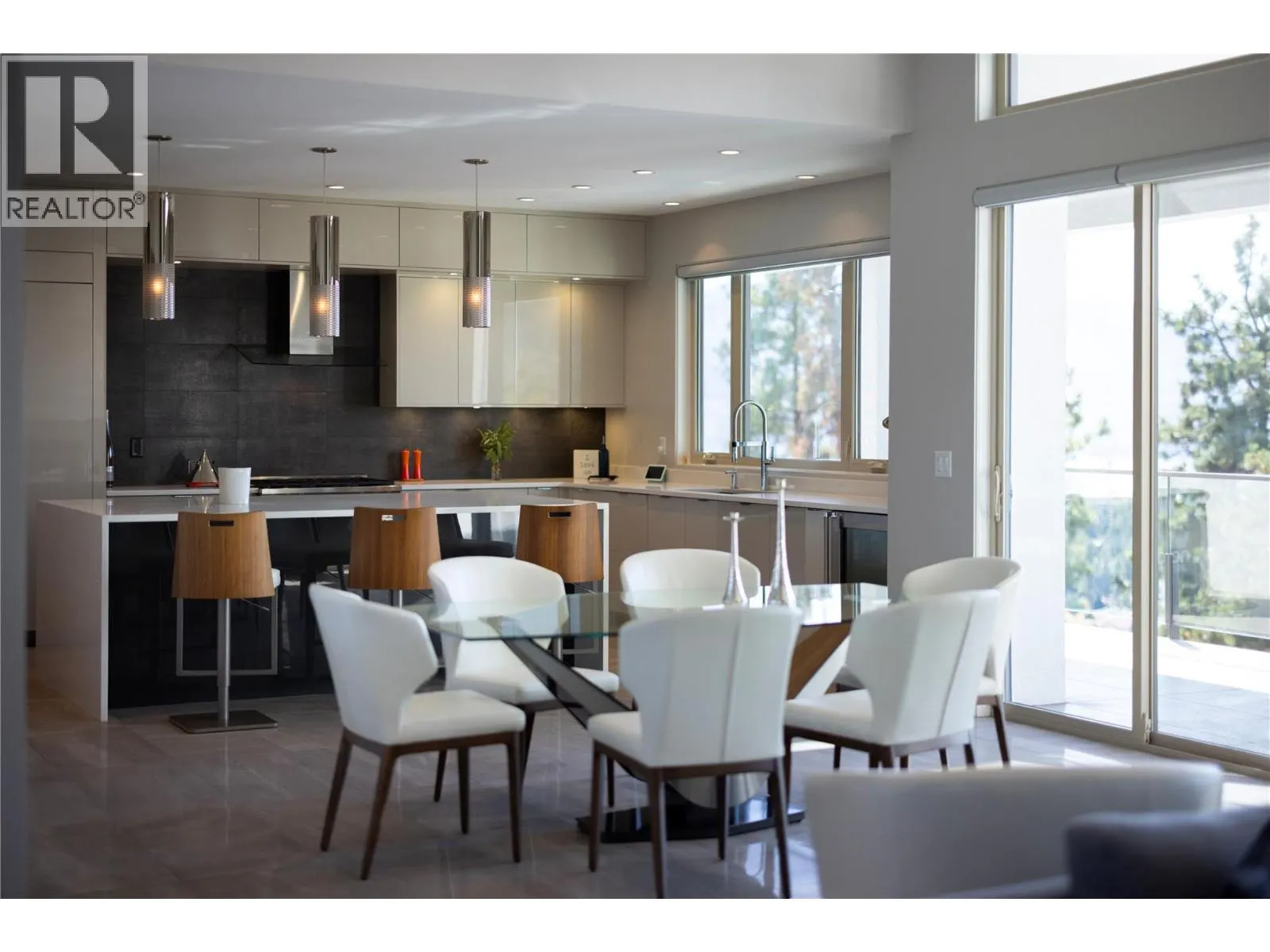 3301 Vineyard View Drive