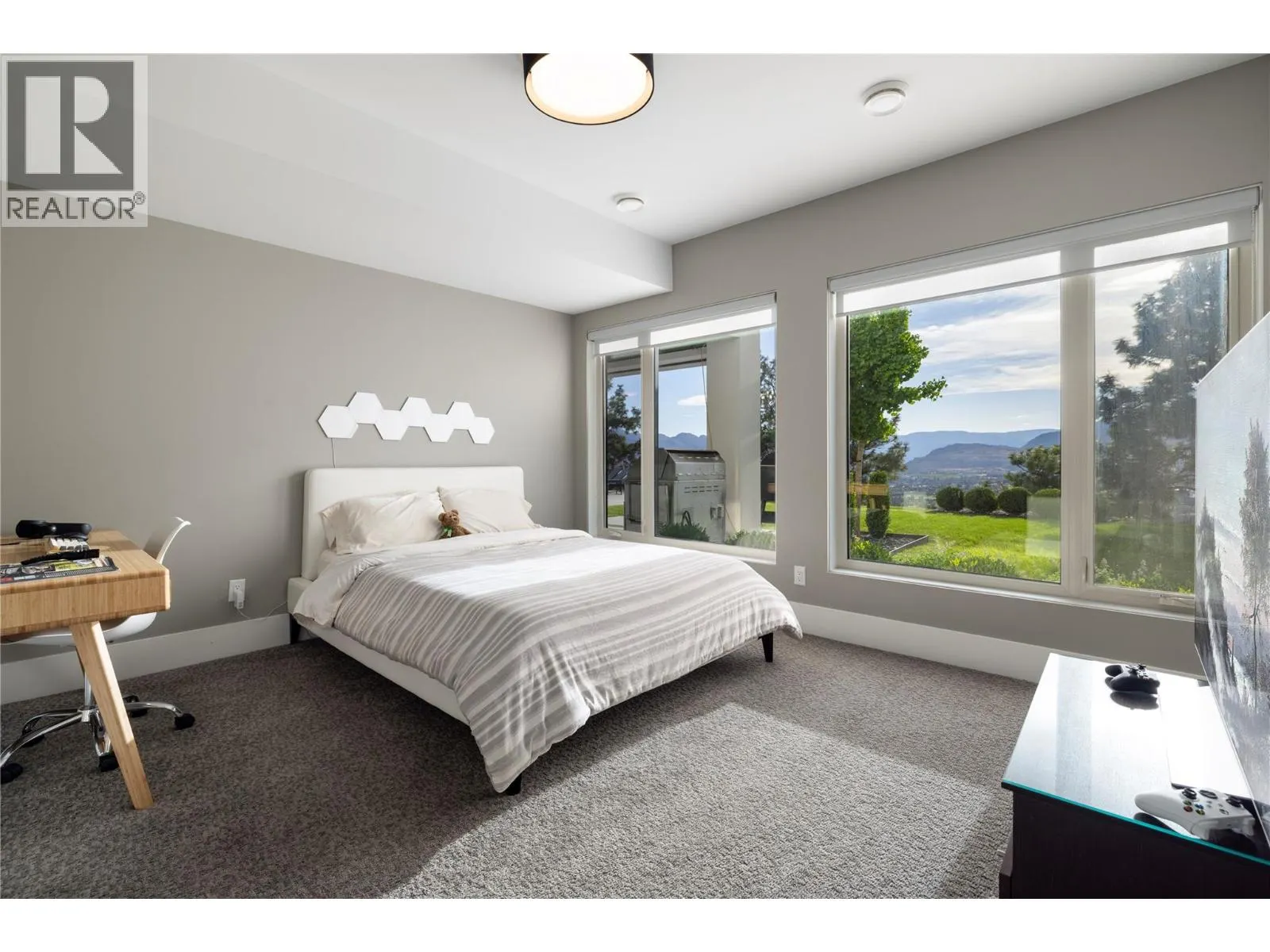 3301 Vineyard View Drive