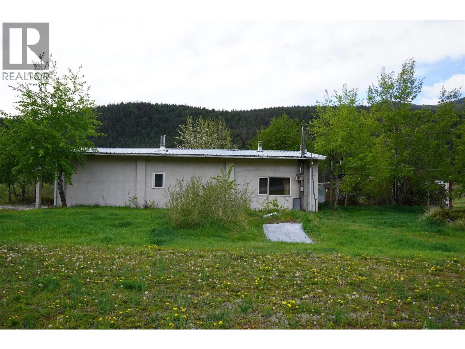 6805 CARIBOO  97 Highway