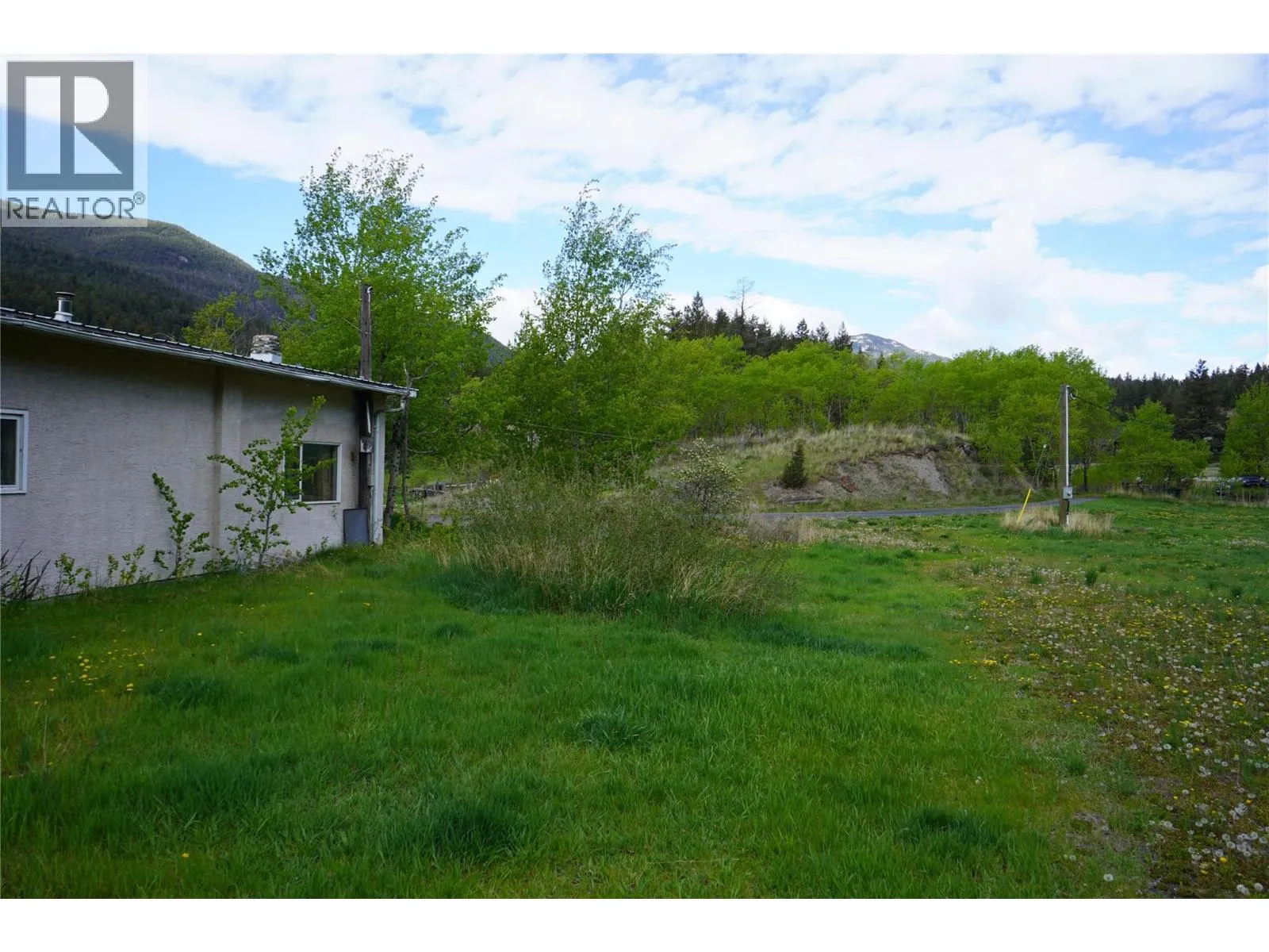 6805 CARIBOO  97 Highway