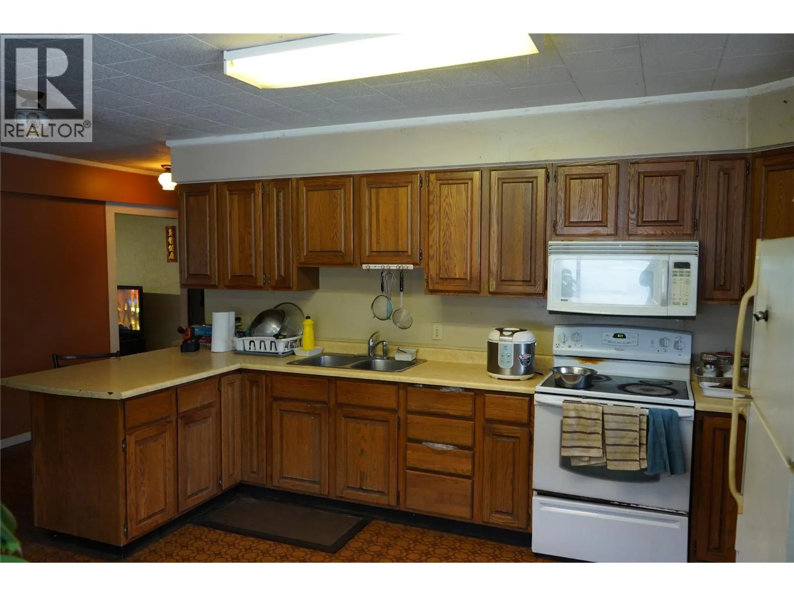 6805 CARIBOO  97 Highway