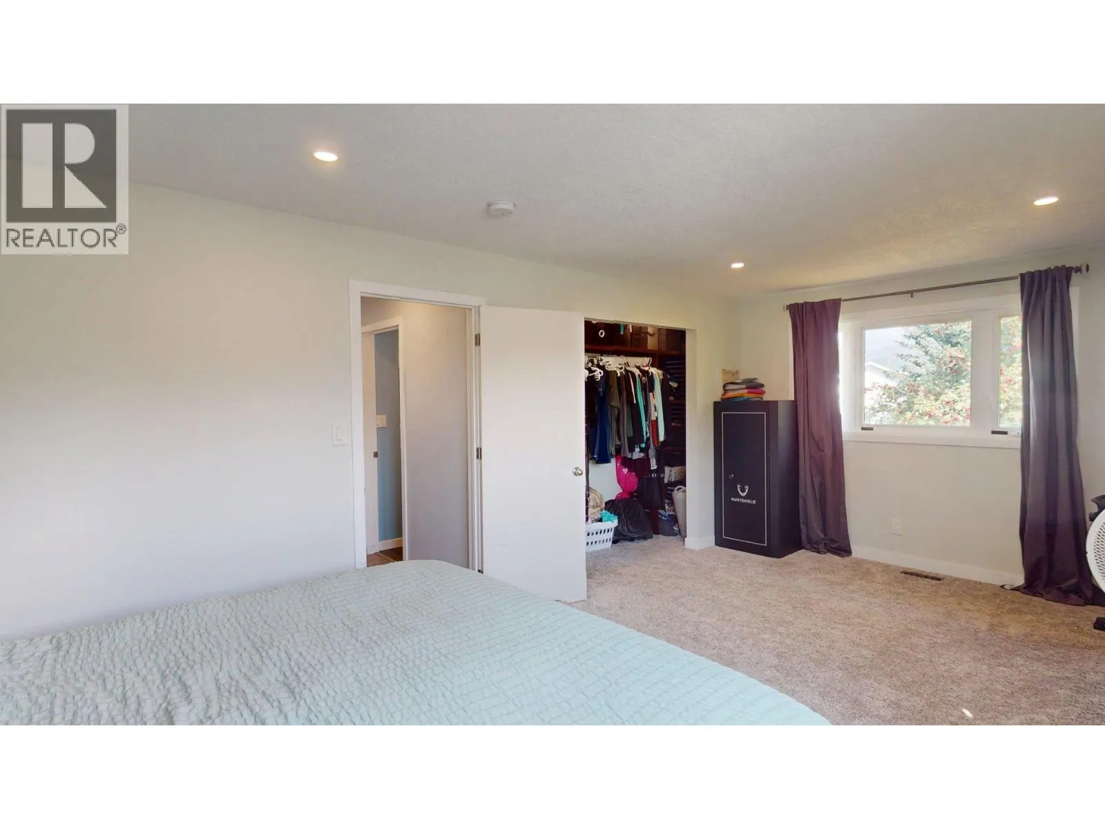 2201 ALMOND Street