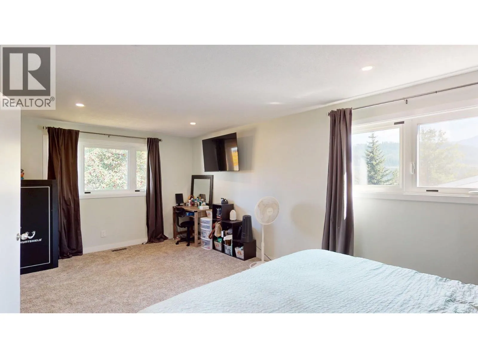 2201 ALMOND Street