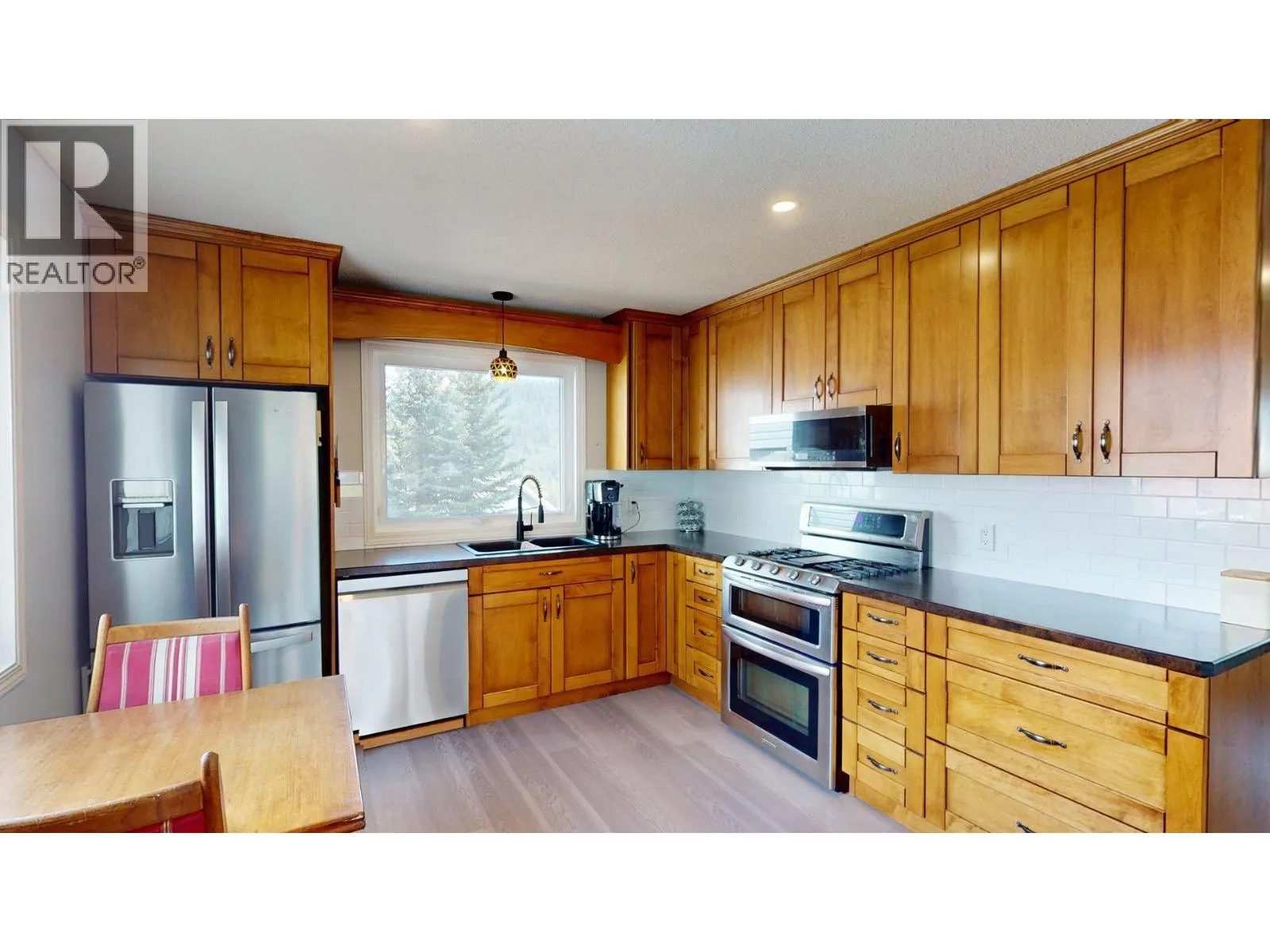 2201 ALMOND Street