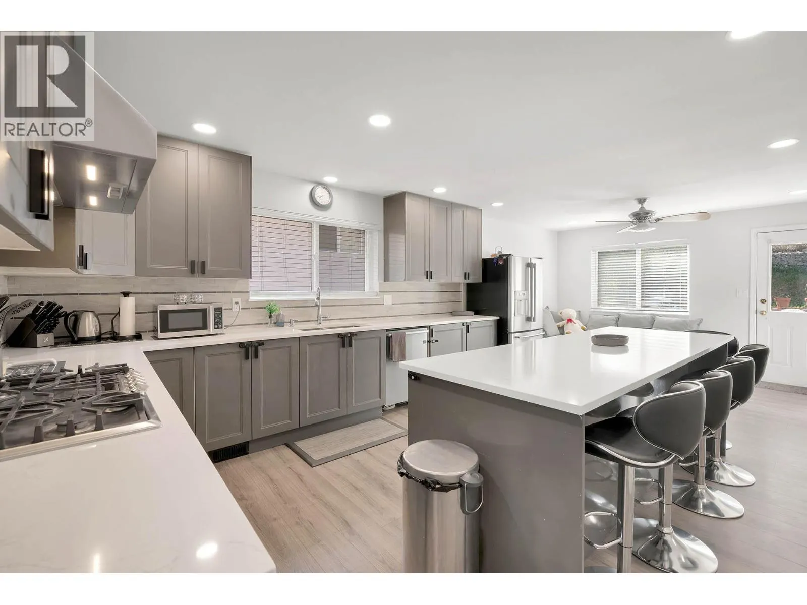 667 DUNROBIN Drive