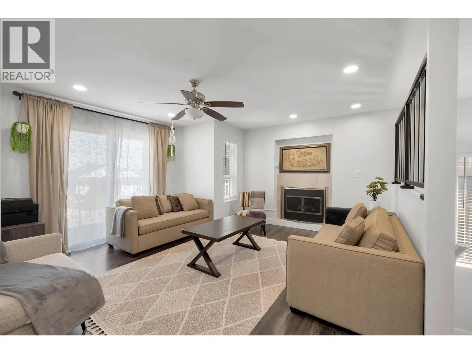667 DUNROBIN Drive