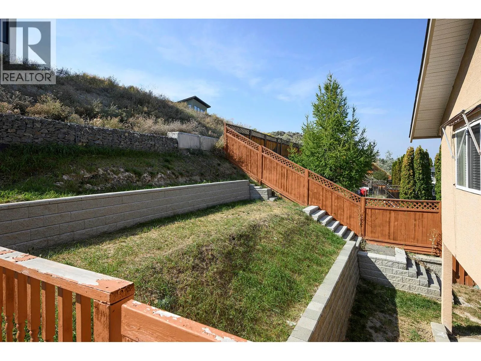 667 DUNROBIN Drive