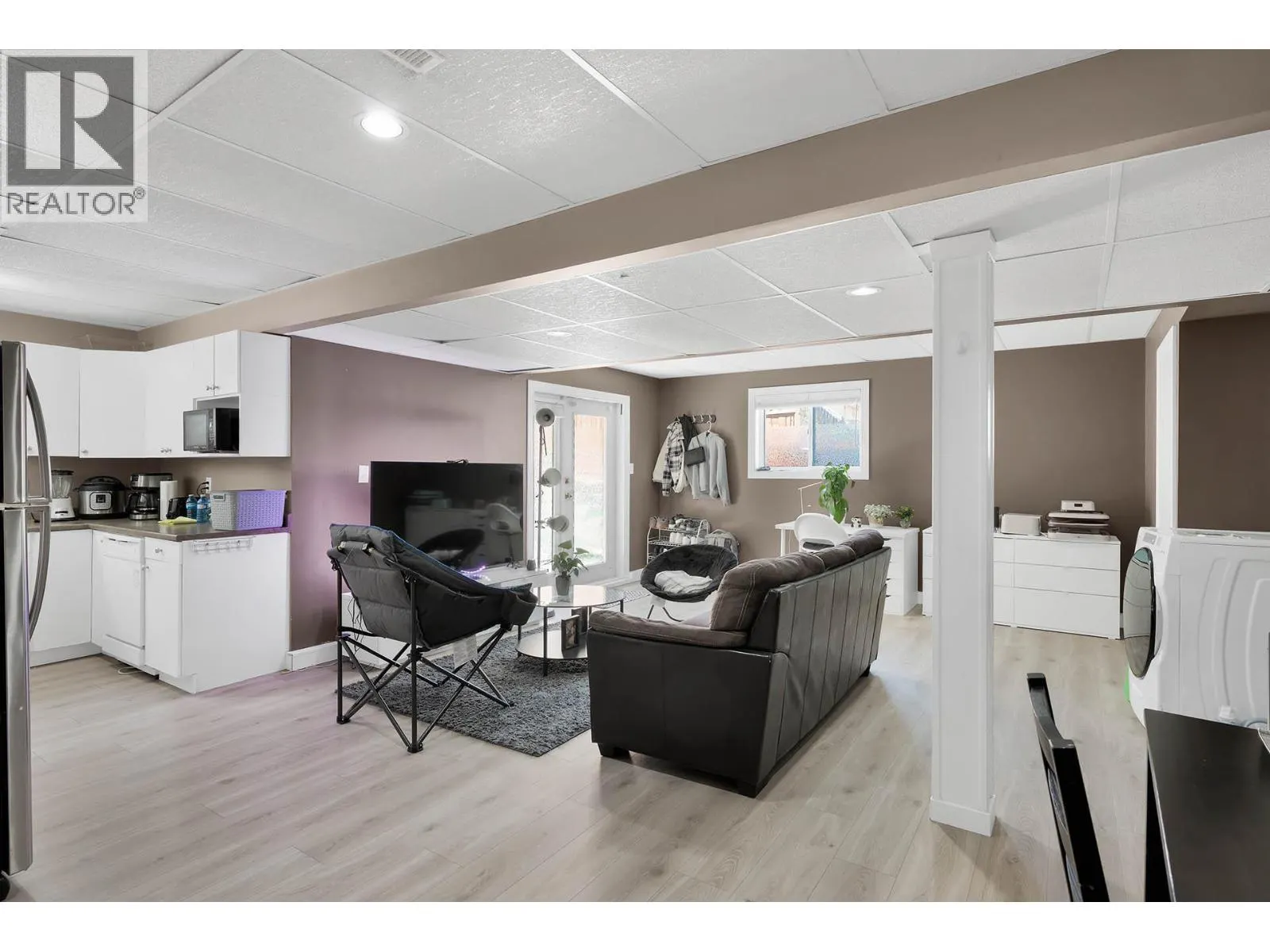 667 DUNROBIN Drive