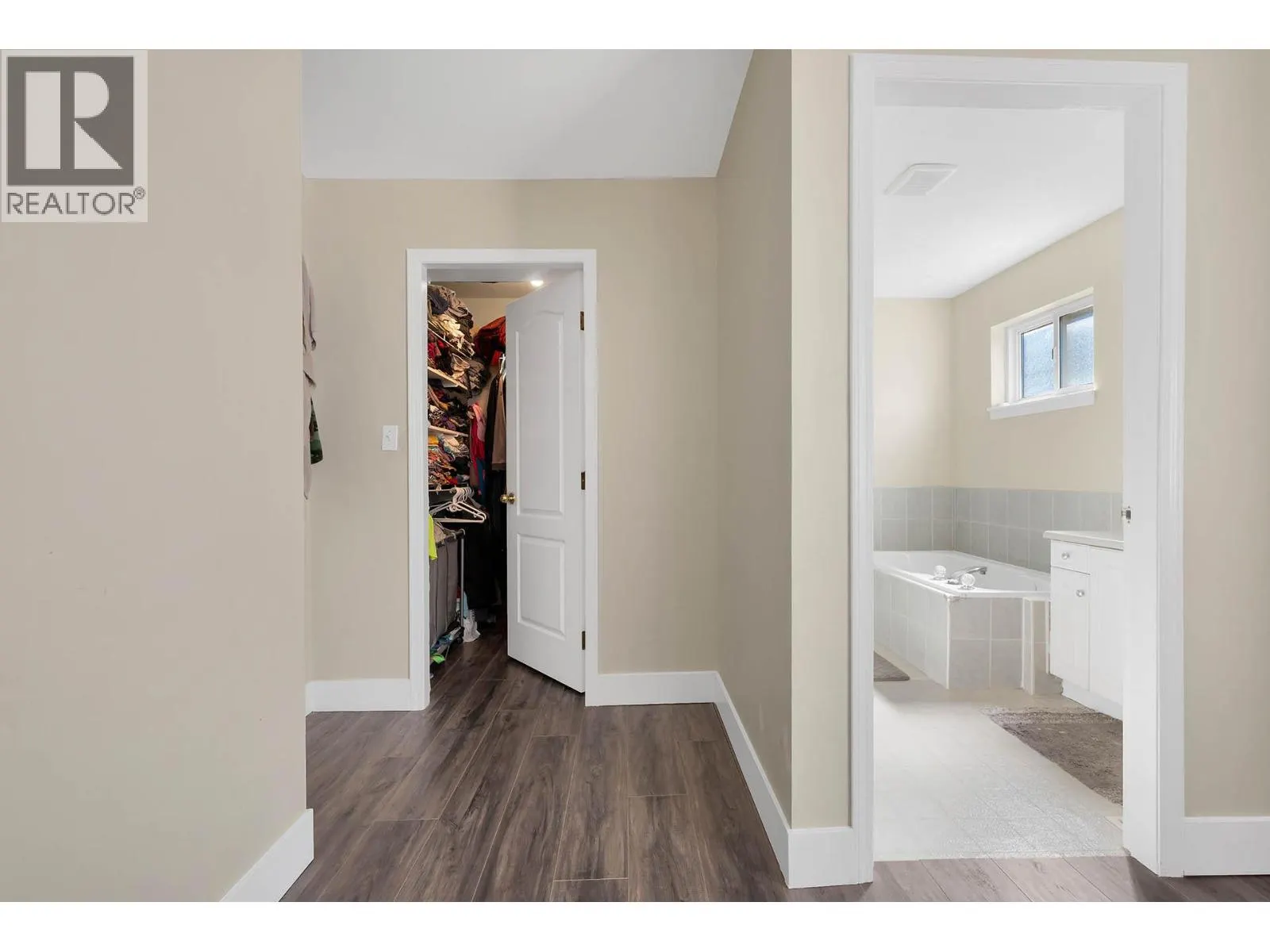 667 DUNROBIN Drive