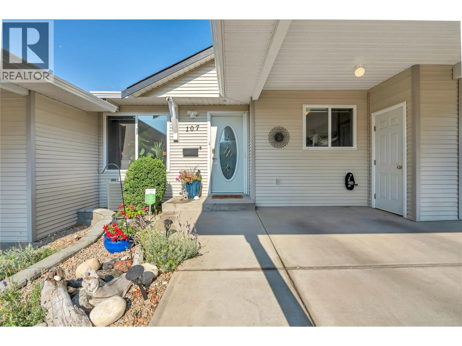 654 PICKERING Street Unit# 107