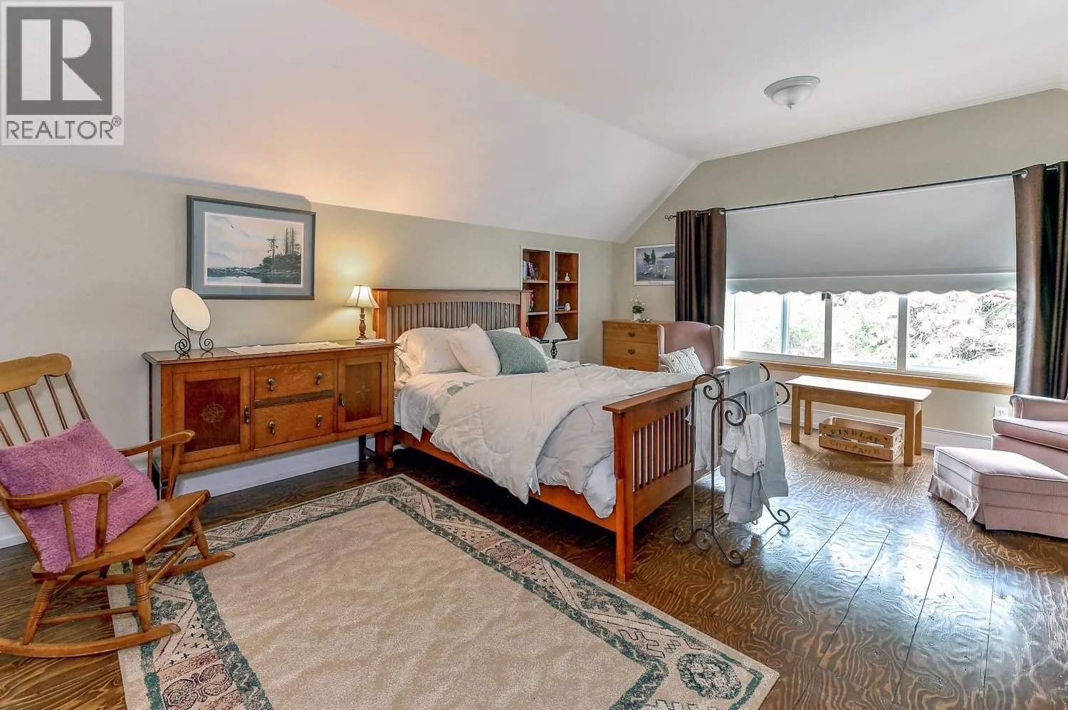 7372 Fintry Delta Road