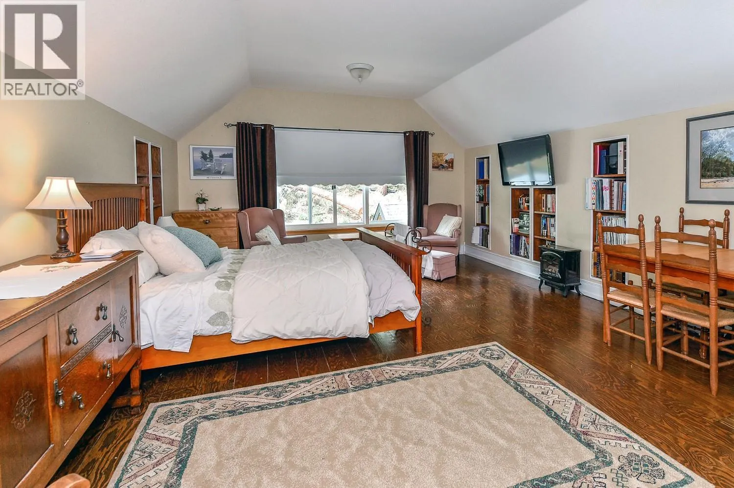 7372 Fintry Delta Road