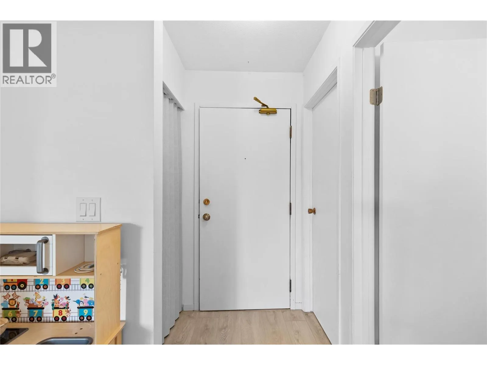 3160 De Montreuil Court Unit# 406
