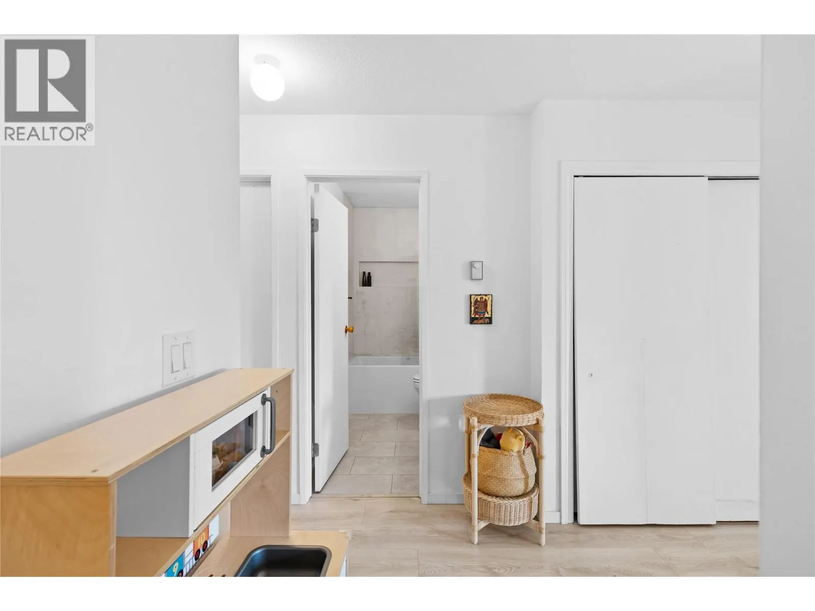 3160 De Montreuil Court Unit# 406