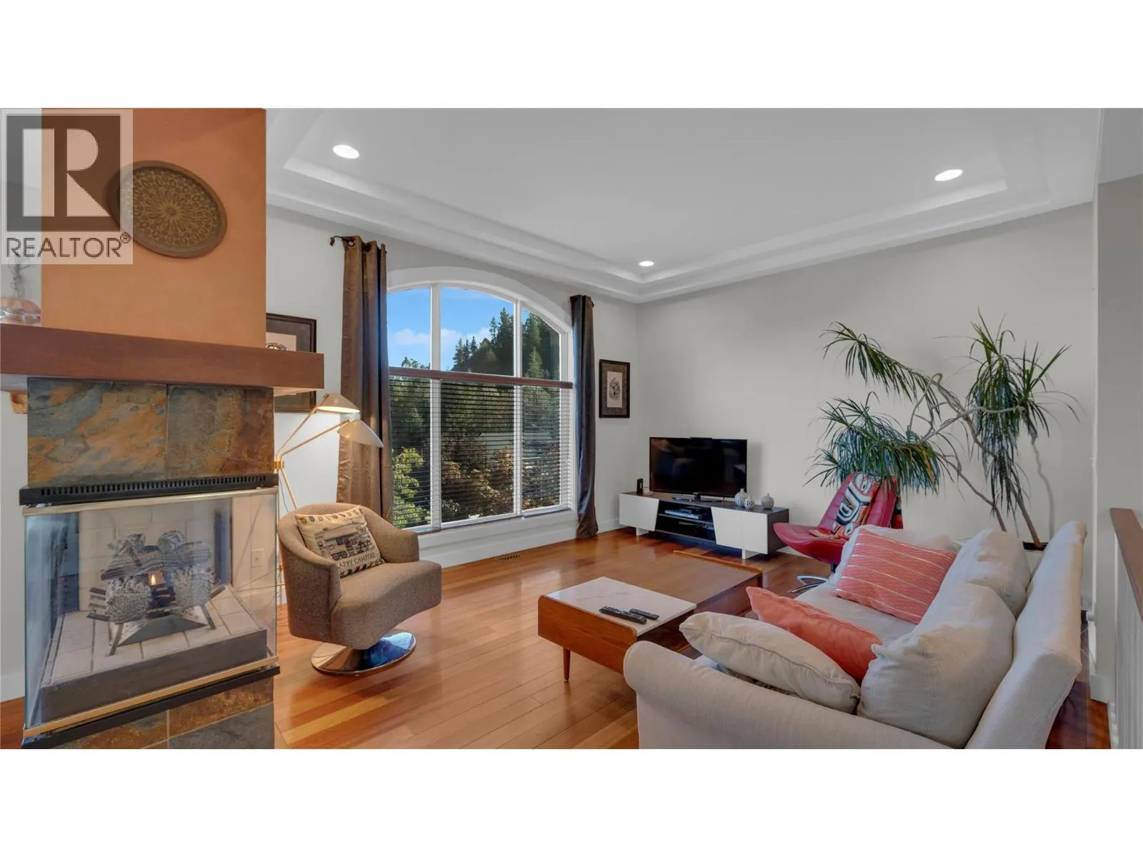 3065 Lakeview Cove Road