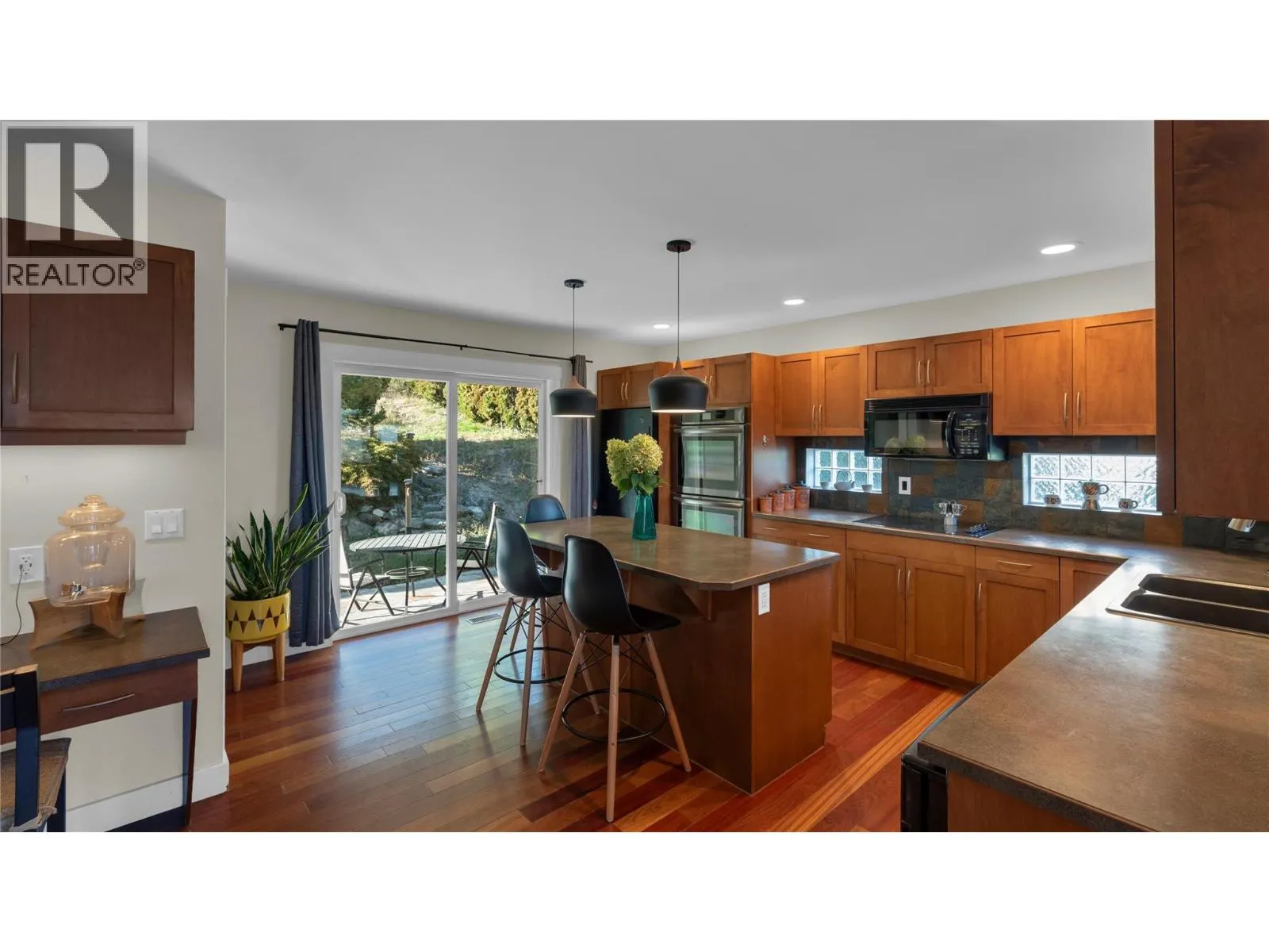 3065 Lakeview Cove Road