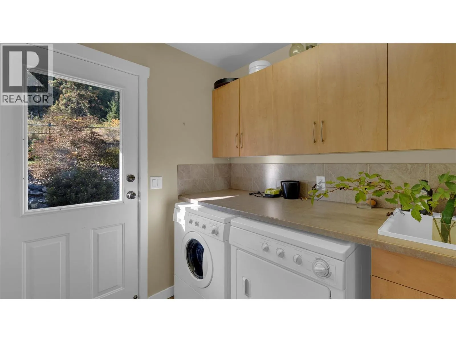 3065 Lakeview Cove Road