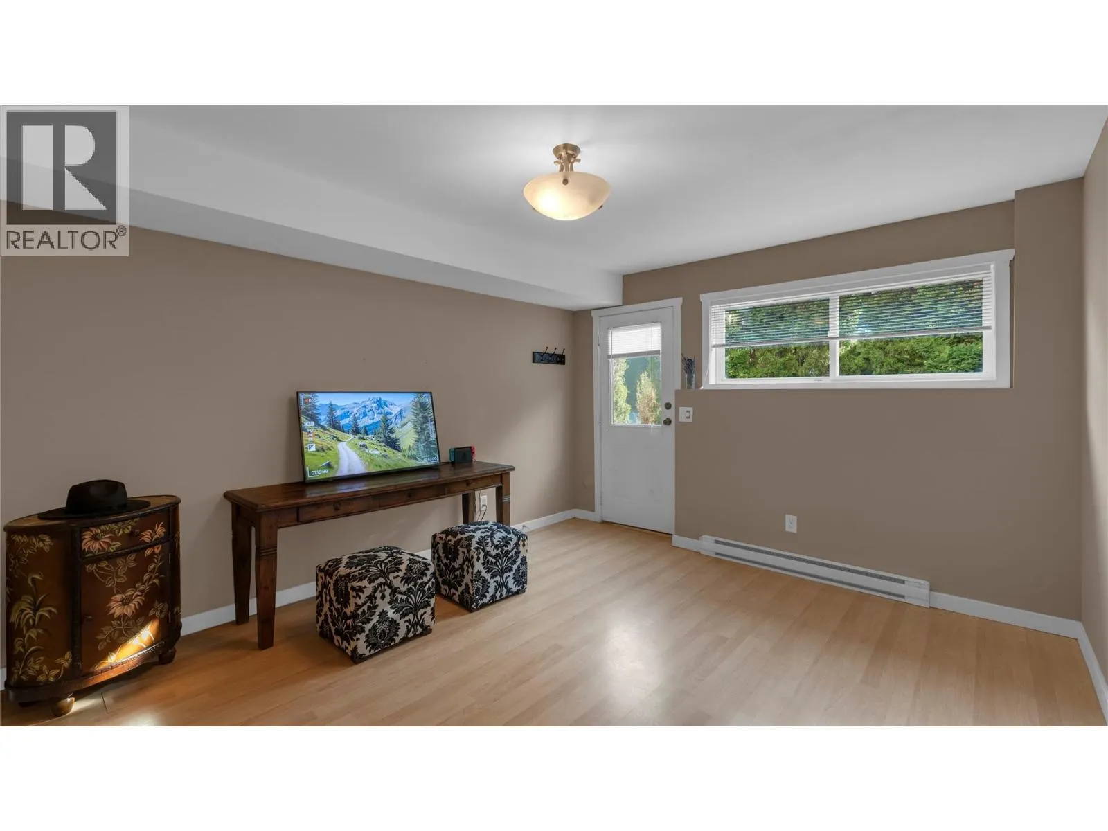 3065 Lakeview Cove Road