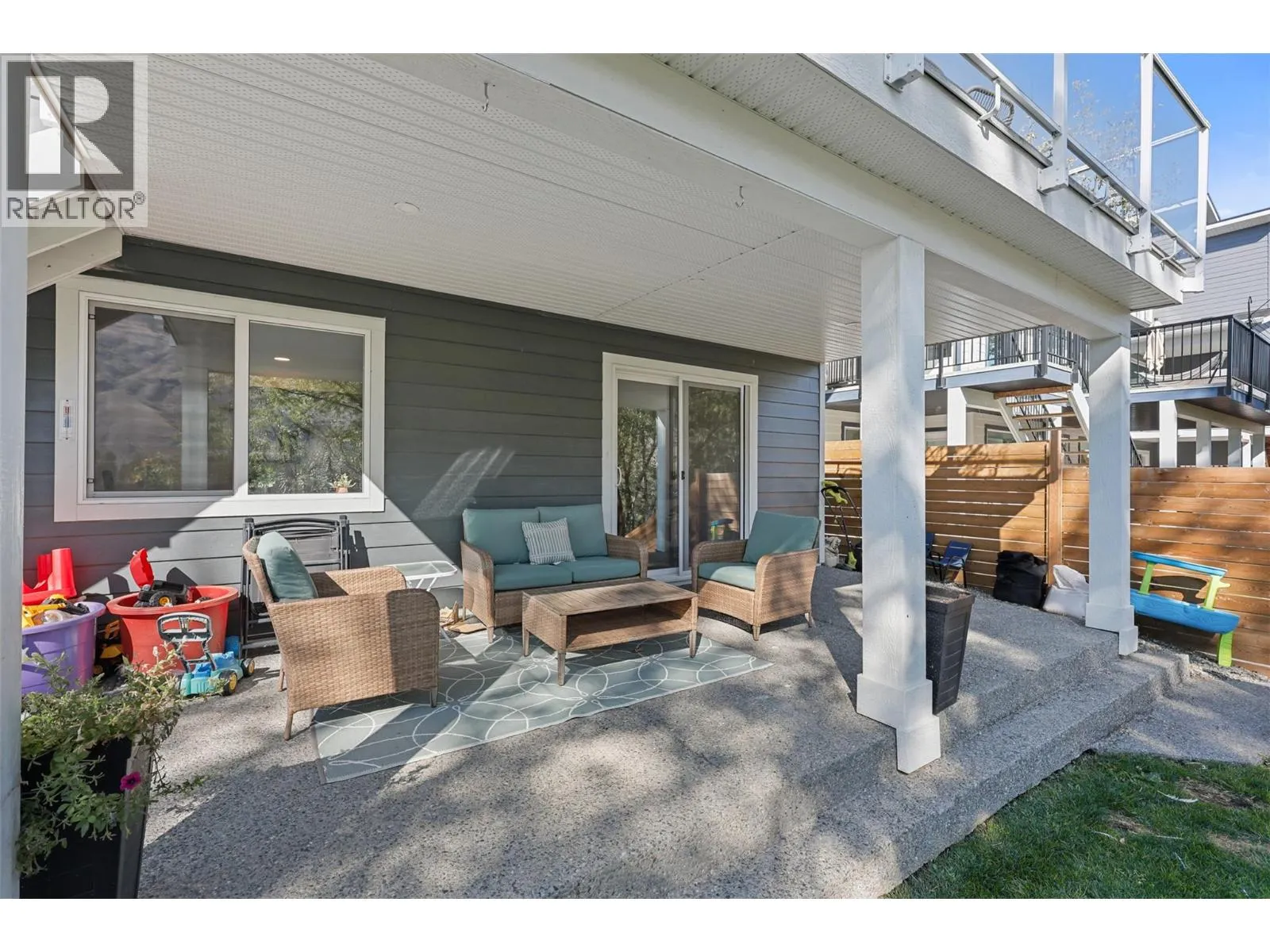 2742 BEACHMOUNT Crescent