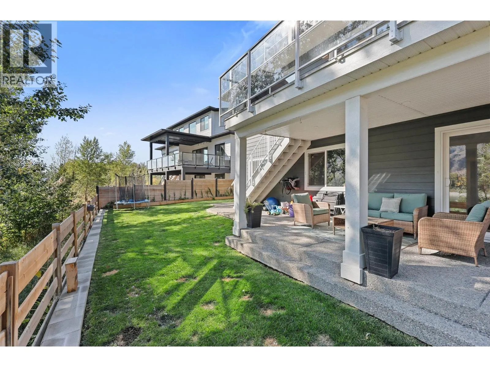 2742 BEACHMOUNT Crescent