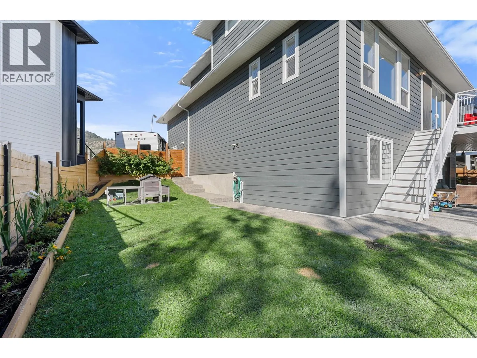 2742 BEACHMOUNT Crescent