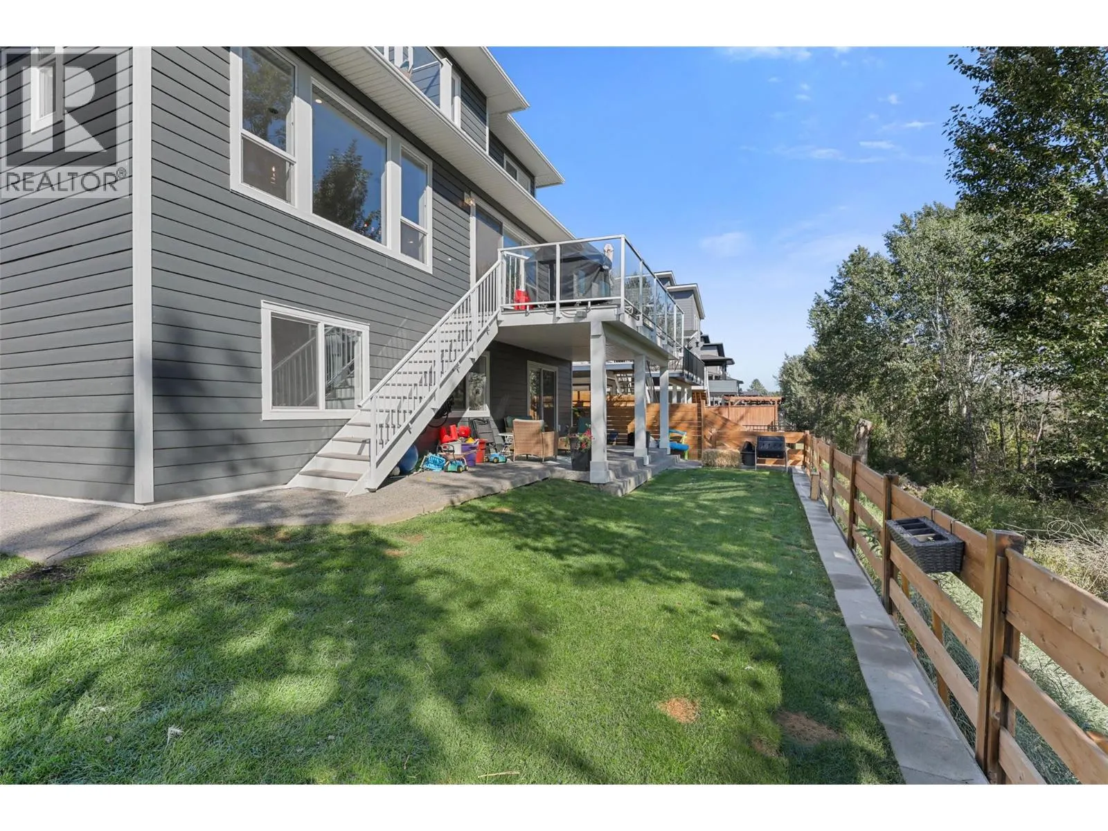2742 BEACHMOUNT Crescent