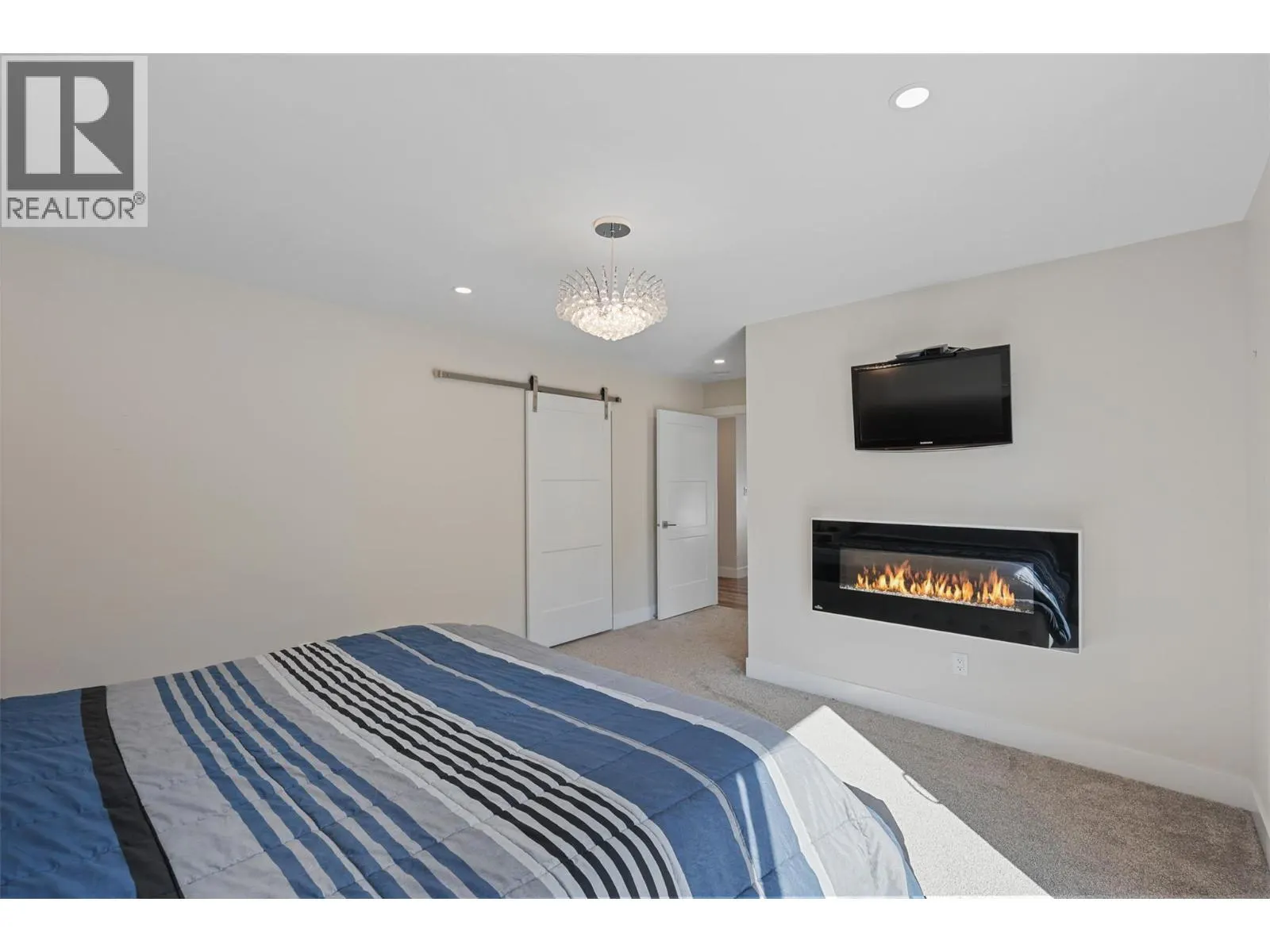 2742 BEACHMOUNT Crescent