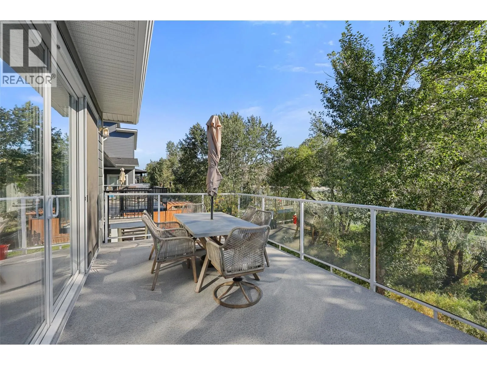 2742 BEACHMOUNT Crescent