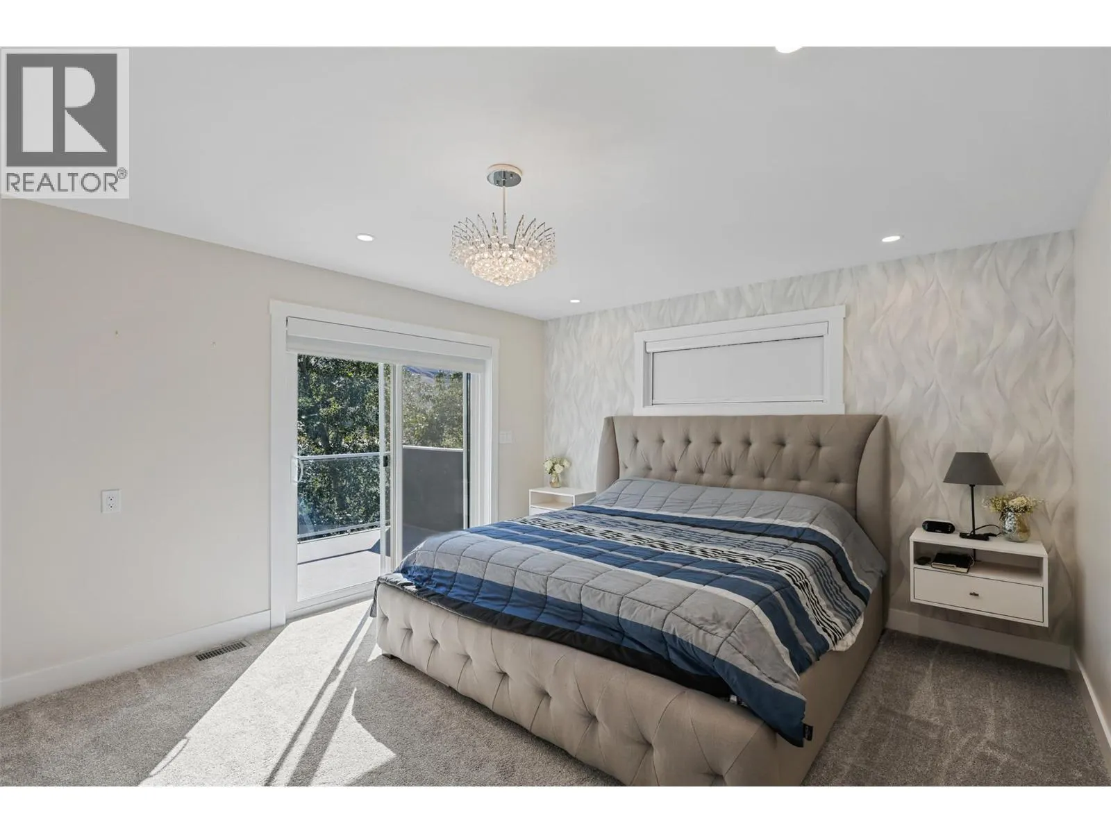 2742 BEACHMOUNT Crescent