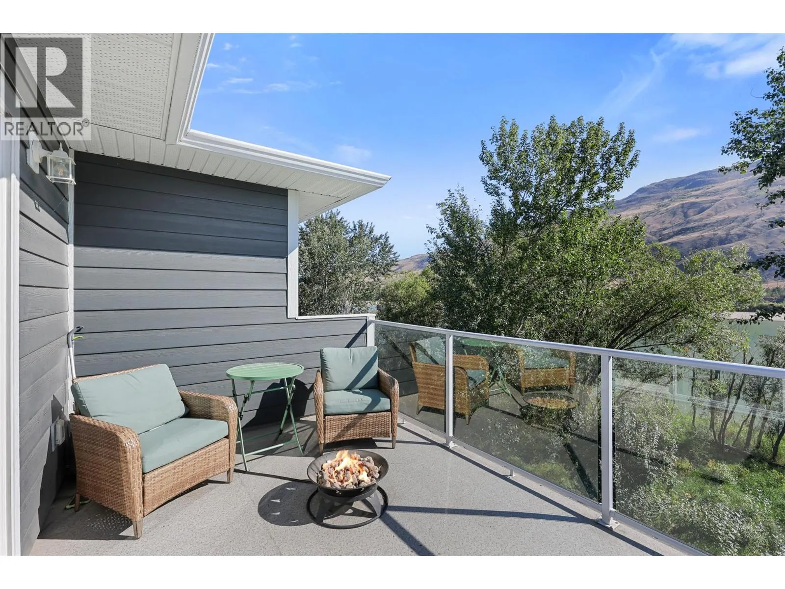 2742 BEACHMOUNT Crescent