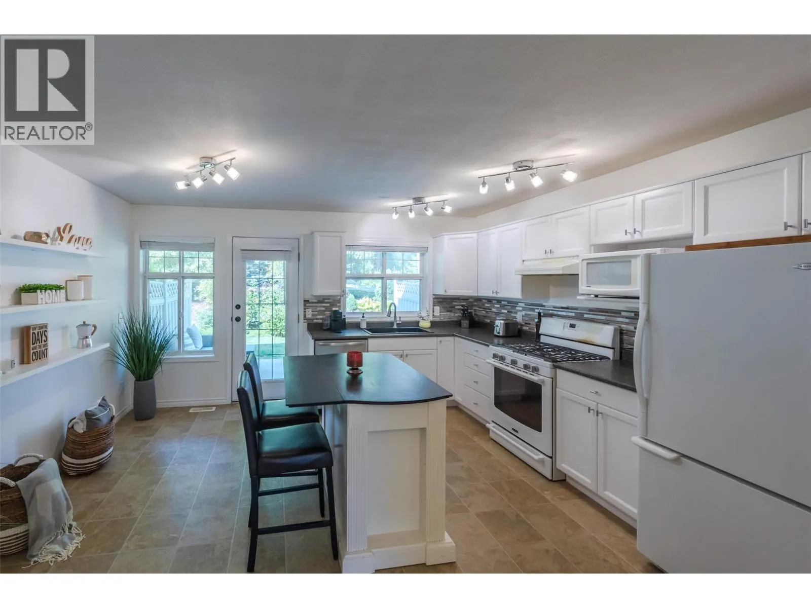3825 Glen Canyon Drive Unit# 103