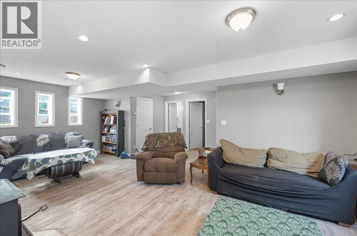 1076 Columbia Heights Road