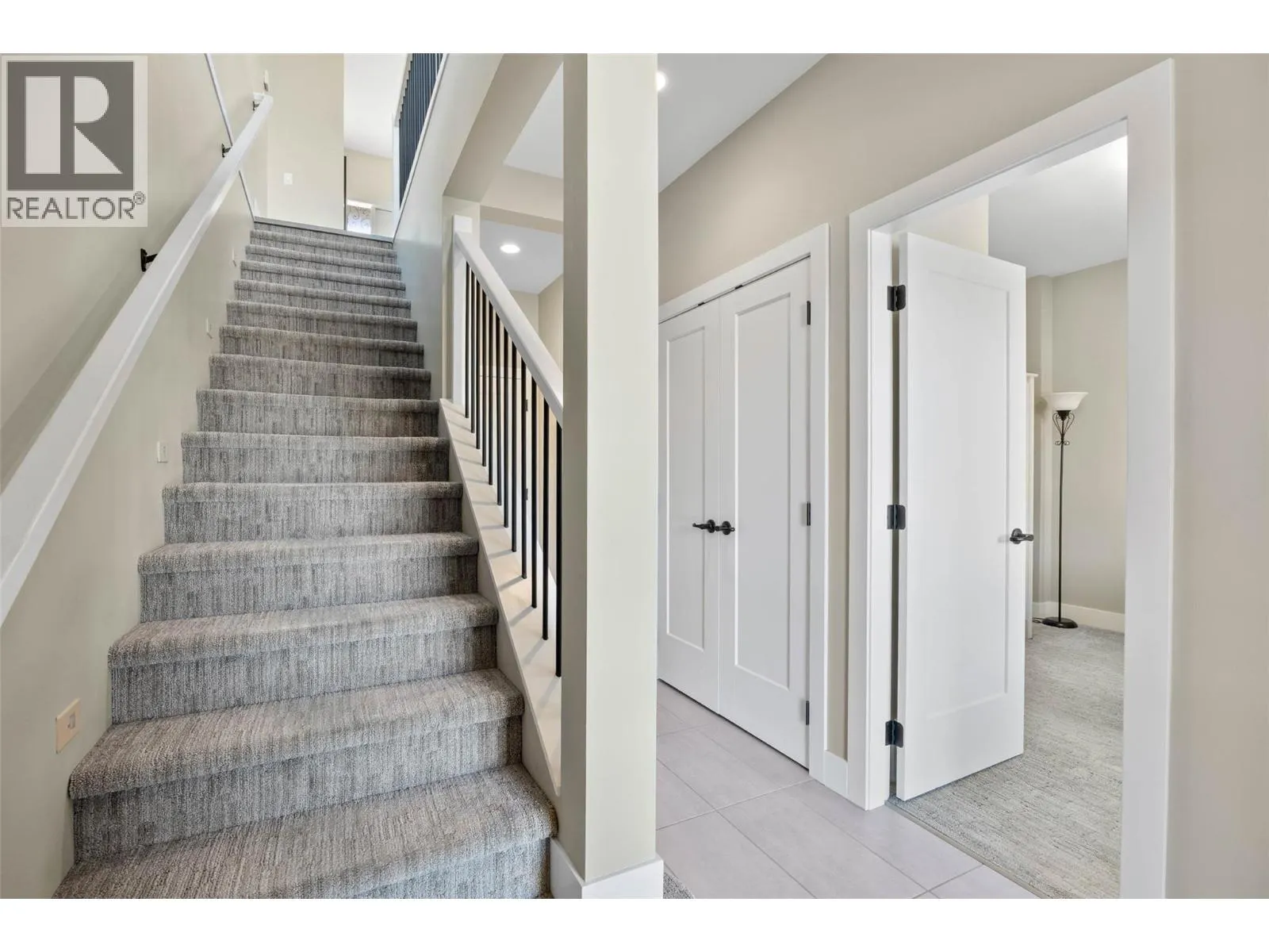 2171 VAN HORNE Drive Unit# 9
