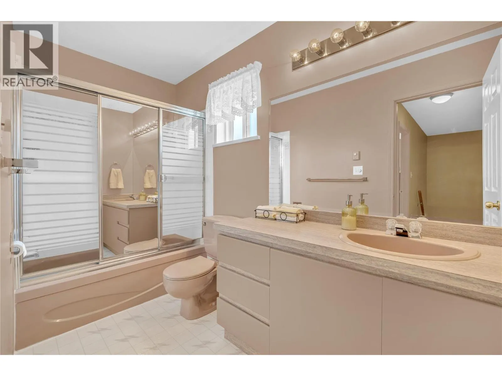 138 Deerview Cres
