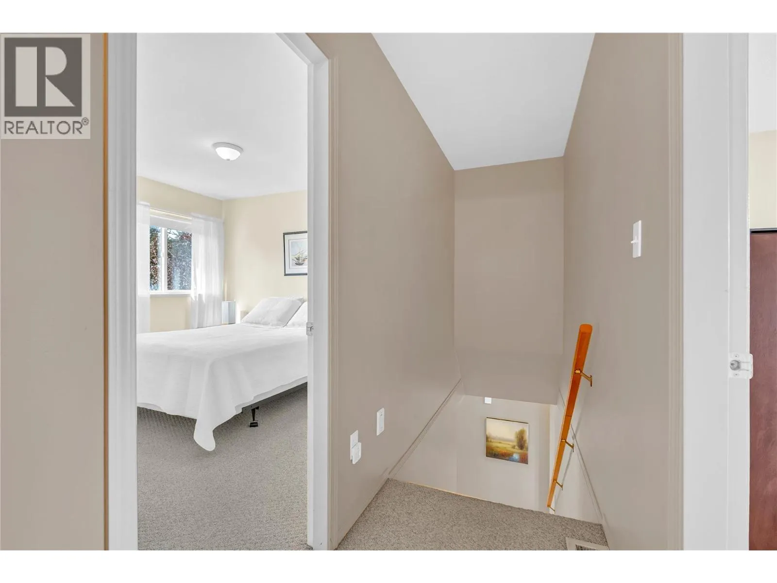 138 Deerview Cres