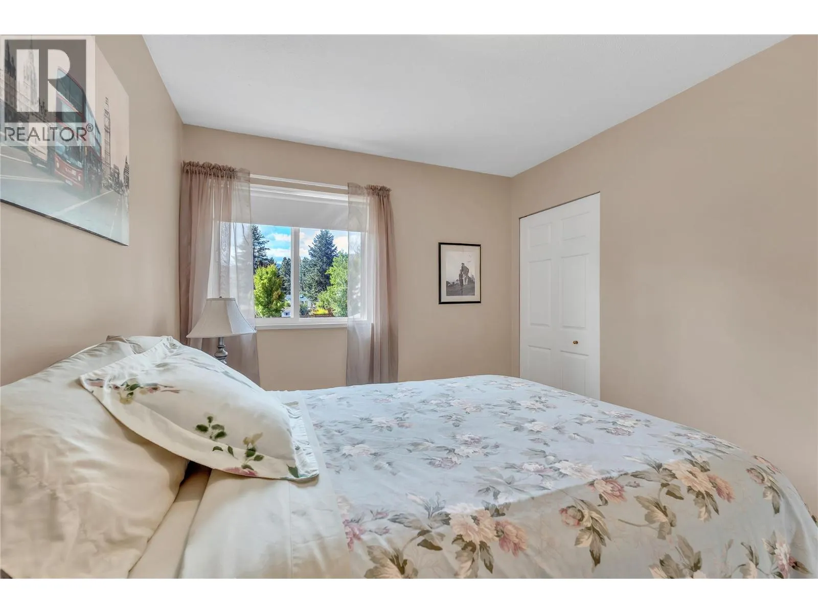 138 Deerview Cres
