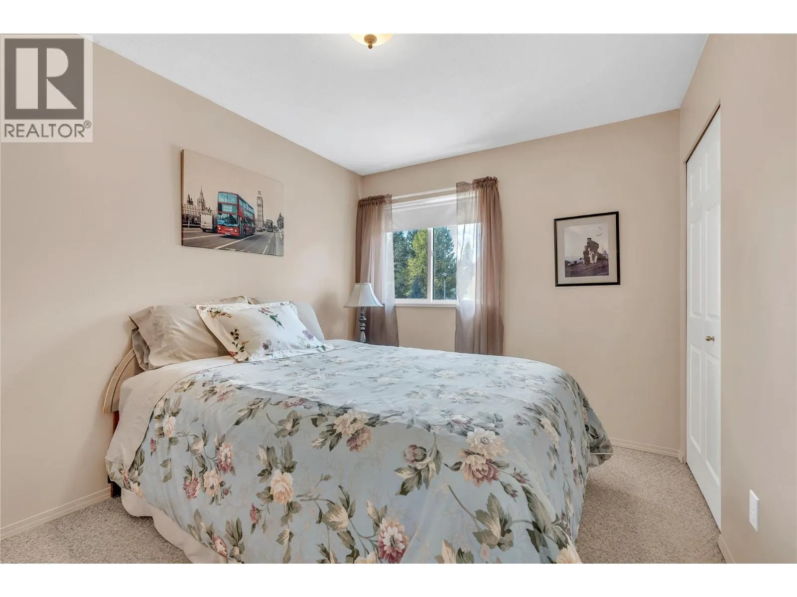 138 Deerview Cres