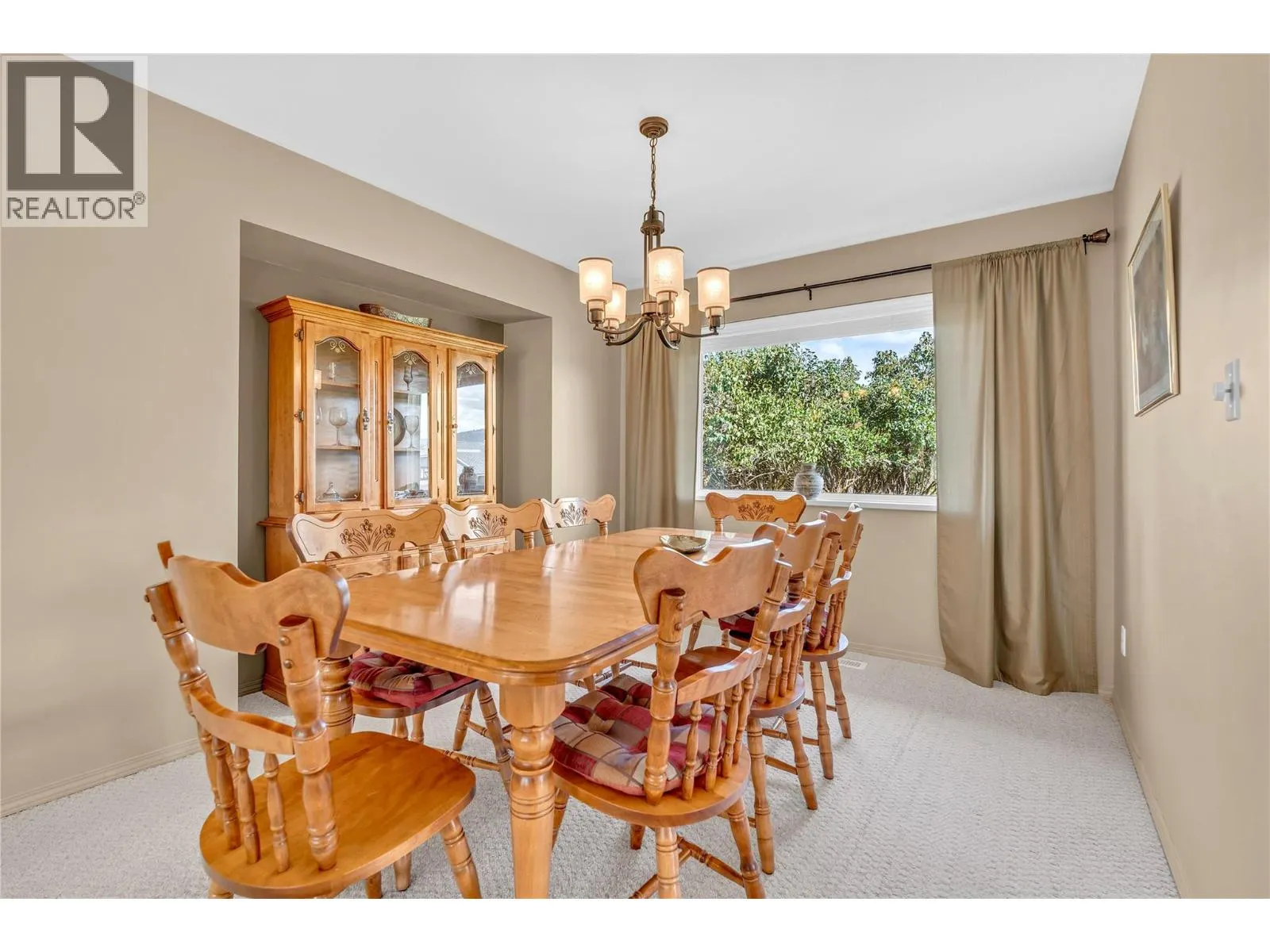 138 Deerview Cres