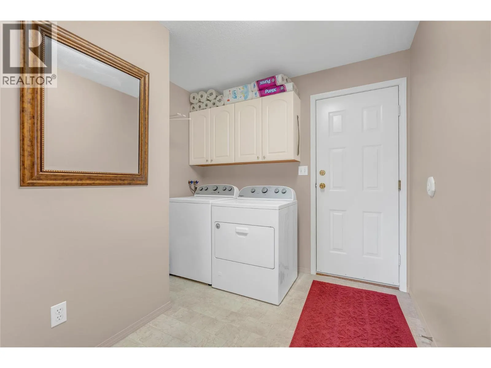 138 Deerview Cres