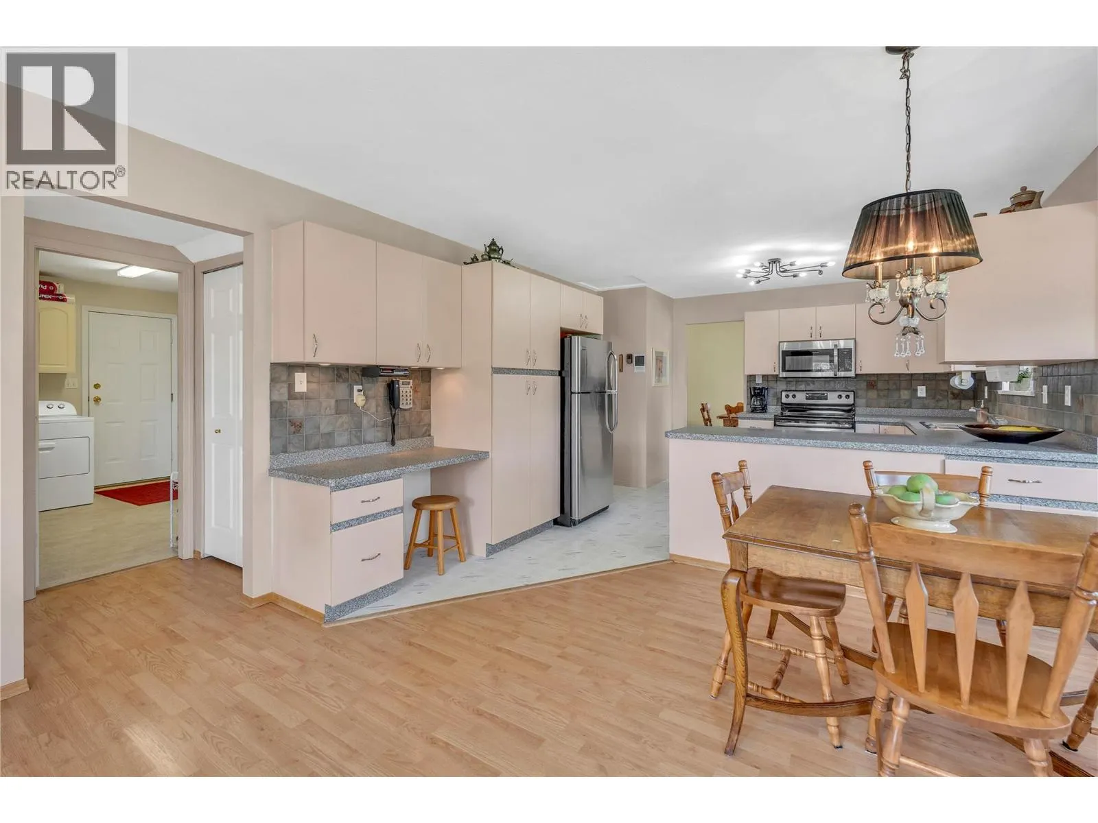 138 Deerview Cres